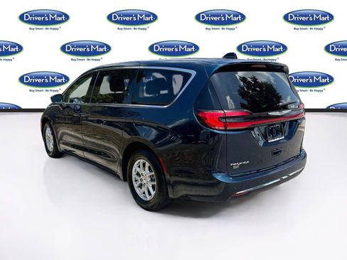 Used 2023 Chrysler Pacifica Touring-L FWD image 5