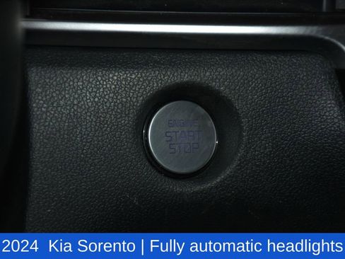 Used 2024 Kia Sorento S FWD image 14