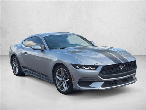 Used 2024 Ford Mustang Coupe RWD image 3