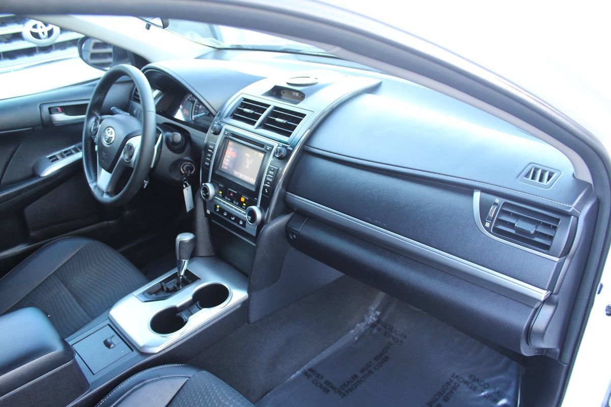 Used 2014 Toyota Camry SE FWD image 19