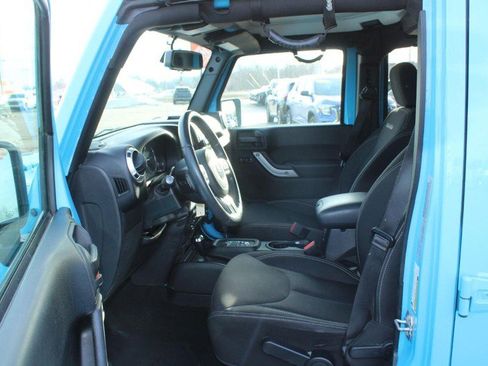 Used 2017 Jeep Wrangler Unlimited Sahara w/ Connectivity Group image 9