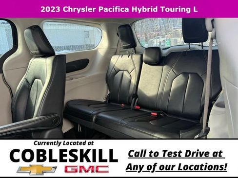 Used 2023 Chrysler Pacifica Touring-L FWD image 16