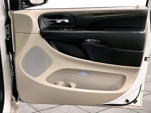 Used 2019 Dodge Grand Caravan SE FWD image 24