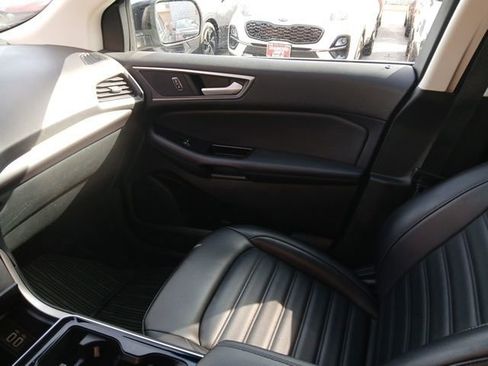Used 2020 Ford Edge SEL image 36