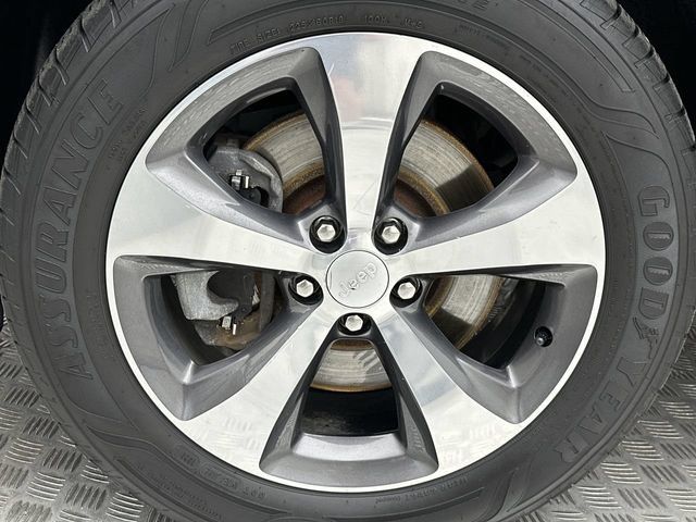 Used 2019 Jeep Cherokee Limited AWD/4WD image 10