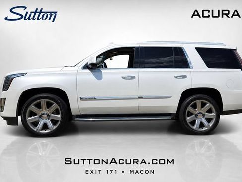 Used 2016 Cadillac Escalade Luxury RWD image 1
