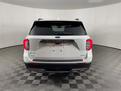 Used 2023 Ford Explorer XLT w/ Equipment Group 202A image 4