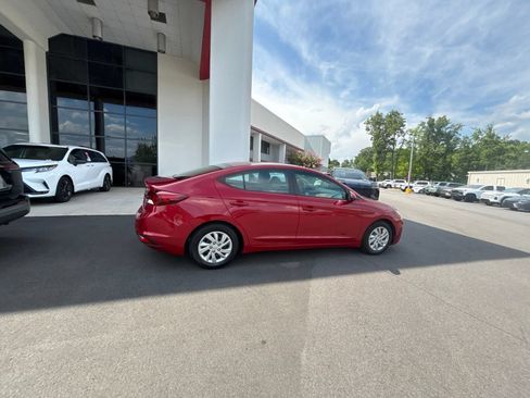 Used 2019 Hyundai Elantra SE FWD image 14
