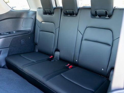 Certified 2025 Nissan Pathfinder SL image 17