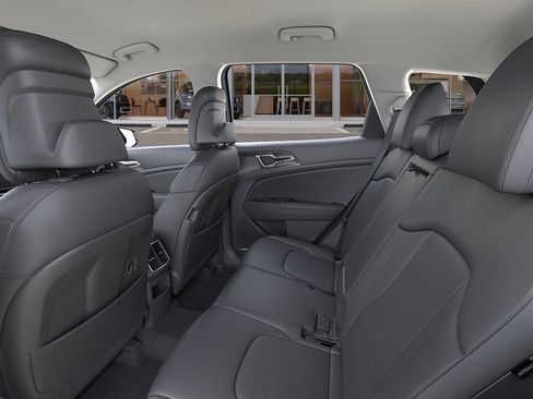 New 2025 Kia Sportage EX image 18