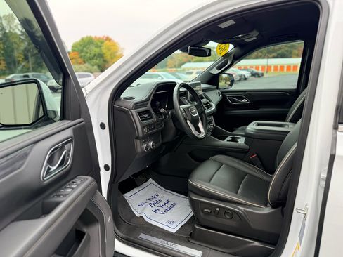 Used 2023 GMC Yukon XL SLT image 10