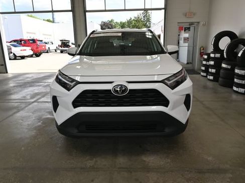 Used 2022 Toyota RAV4 XLE AWD/4WD image 2