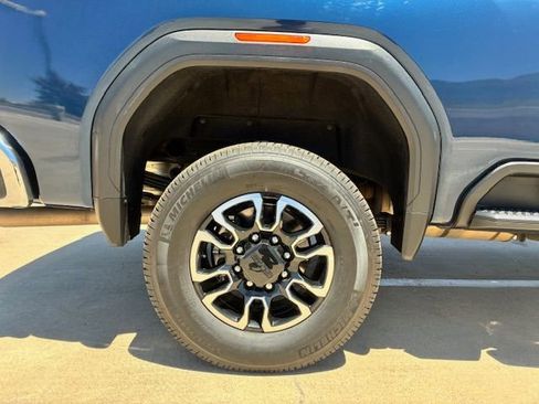 Used 2020 GMC Sierra 2500 SLE w/ SLE Value Package; AWD/4WD image 10
