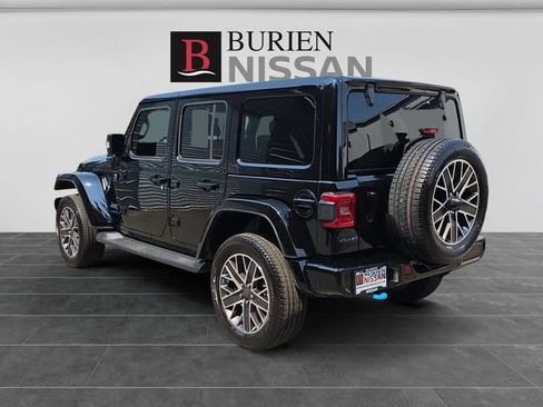 Used 2023 Jeep Wrangler Unlimited Sahara AWD/4WD image 3