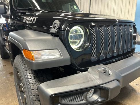 Used 2021 Jeep Wrangler Unlimited Sport AWD/4WD image 2