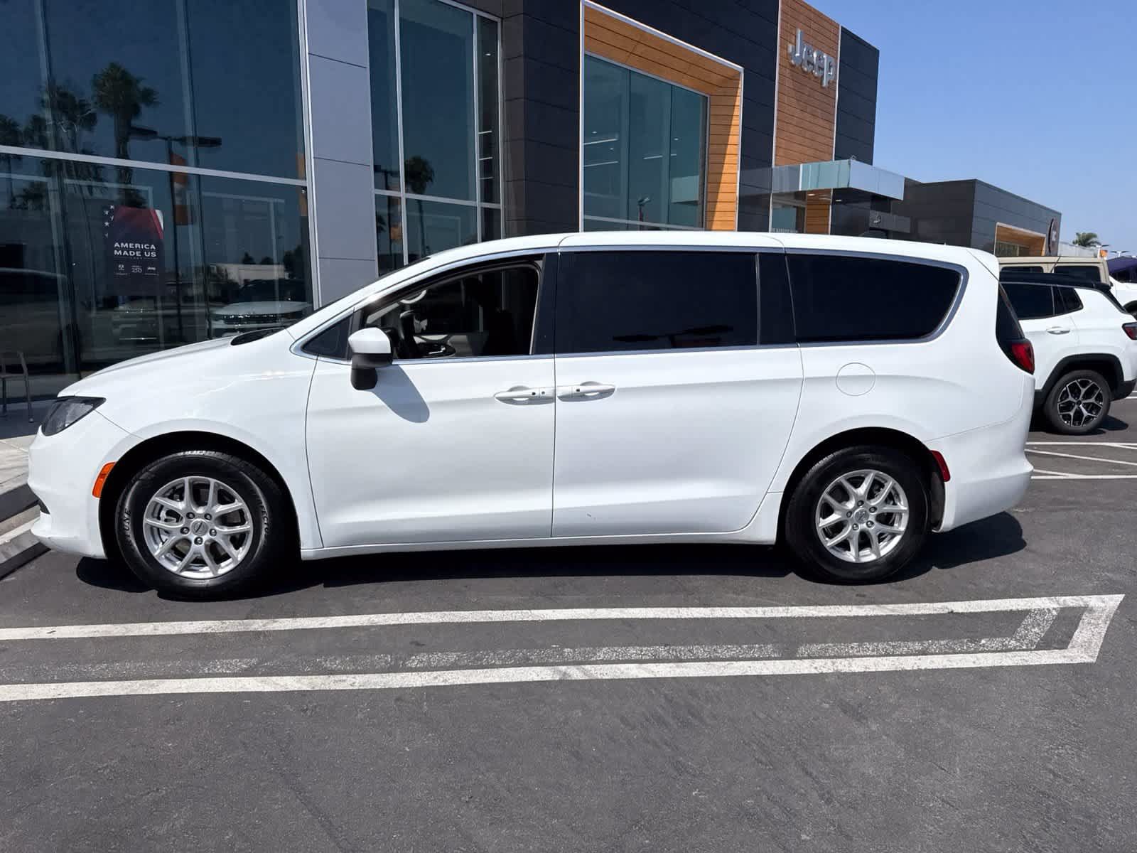 Used 2022 Chrysler Voyager LX FWD image 19