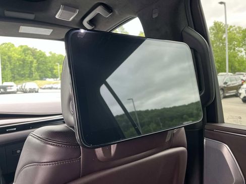 Used 2022 Cadillac Escalade ESV Sport Platinum AWD/4WD image 16