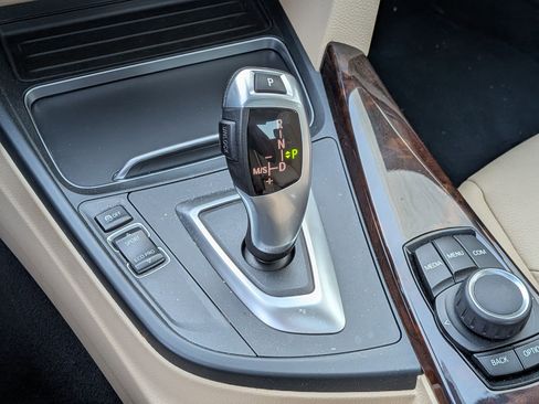 Used 2018 BMW 320i Sedan image 23