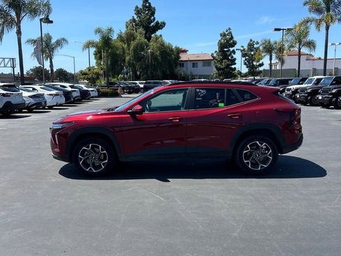 Used 2025 Chevrolet Trax LT w/ LT Convenience Package FWD image 9