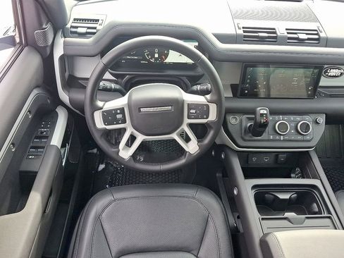 Used 2024 Land Rover Defender 110 S image 12