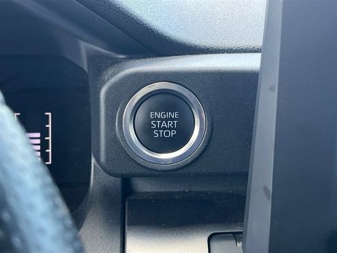 Used 2025 Toyota 4Runner SR5 AWD/4WD image 18