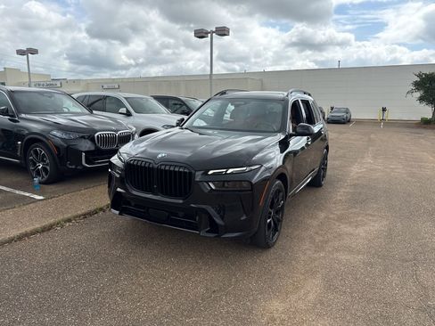 Certified 2024 BMW X7 xDrive40i w/ M Sport Package AWD/4WD image 1