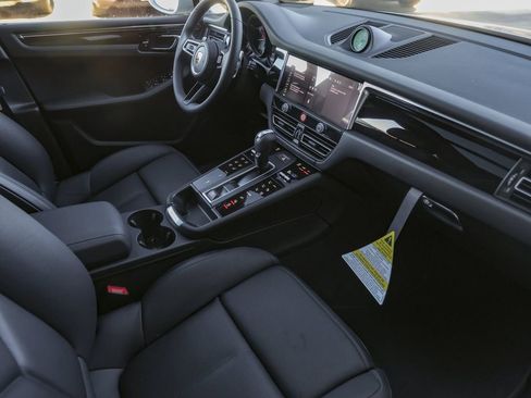 New 2025 Porsche Macan AWD/4WD image 38