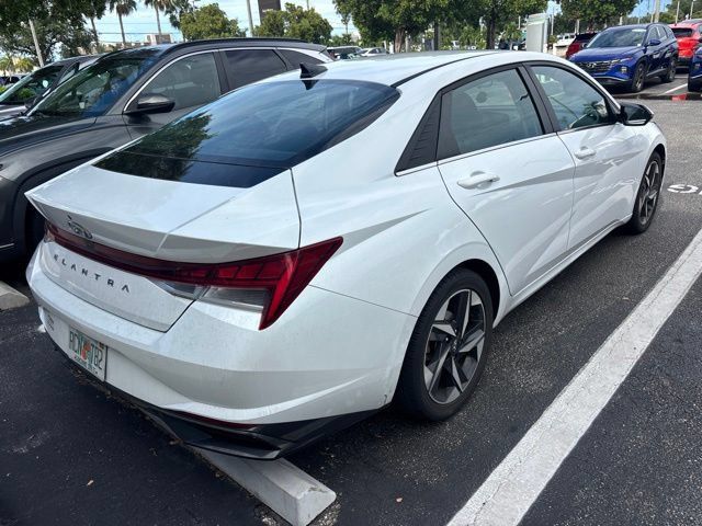 Used 2021 Hyundai Elantra SEL w/ Convenience + Premium Package FWD image 5