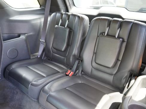 Used 2015 Ford Explorer XLT w/ Equipment Group 202A AWD/4WD image 16