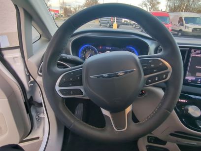 Used 2024 Chrysler Pacifica Touring-L