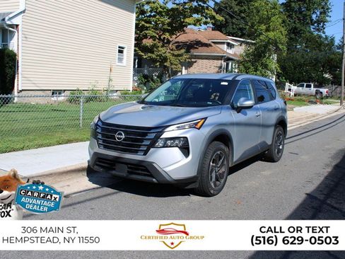 Used 2024 Nissan Rogue SV FWD image 3