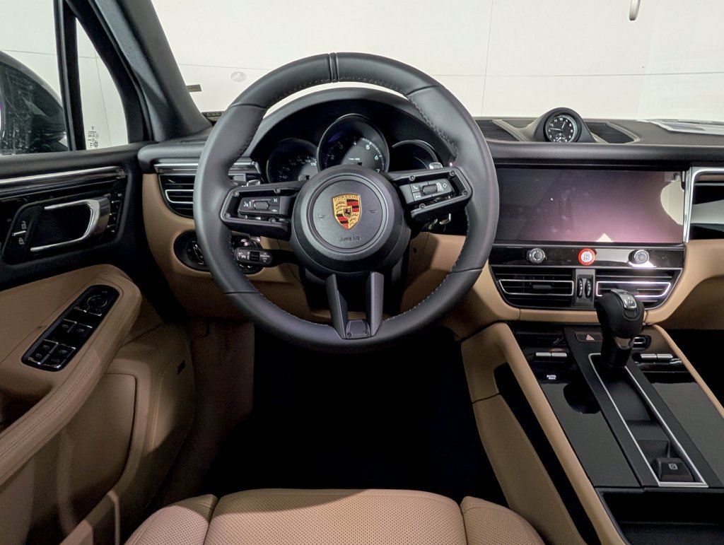 Certified 2026 Porsche Macan AWD/4WD image 21