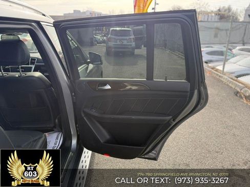 Used 2015 Mercedes-Benz GL 450 4MATIC w/ Lighting Package image 32