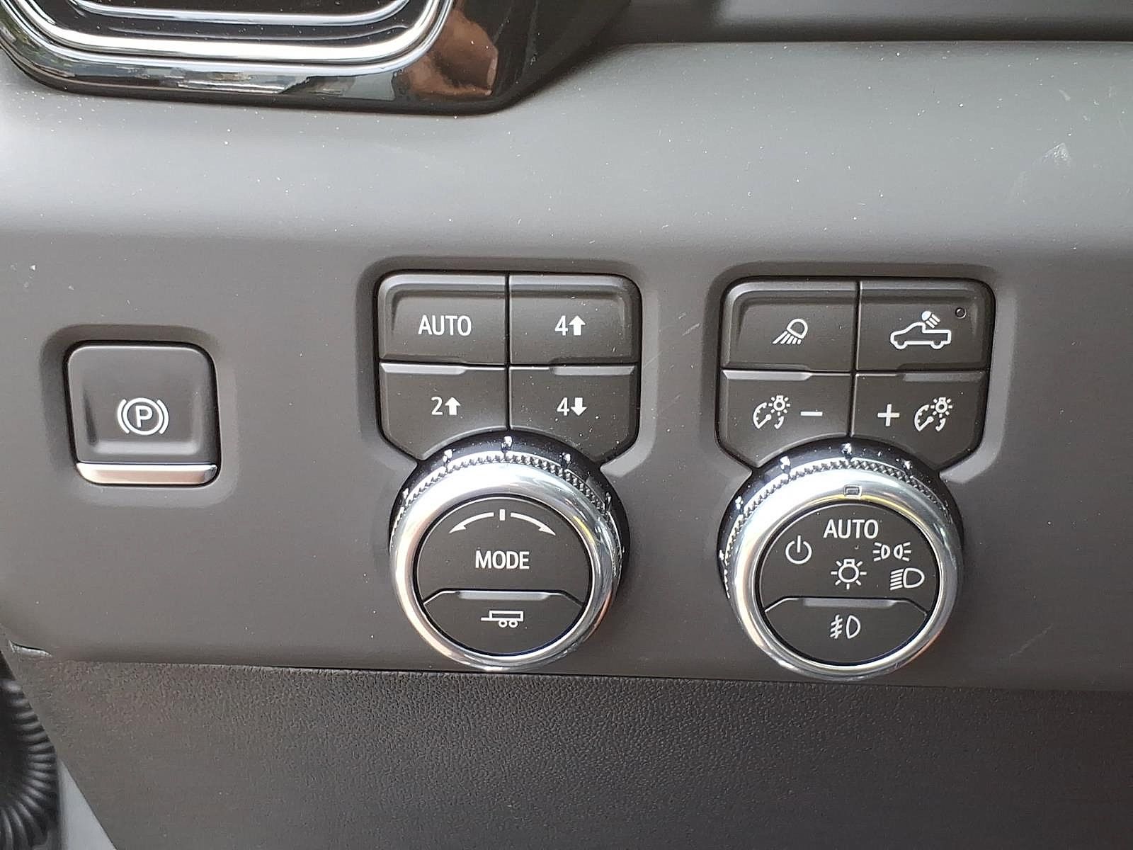 New 2026 GMC Sierra 3500 AT4 w/ AT4 Premium Plus Package AWD/4WD image 16