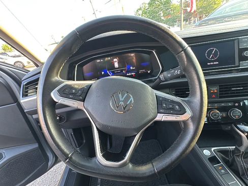 Used 2024 Volkswagen Jetta SE FWD image 25