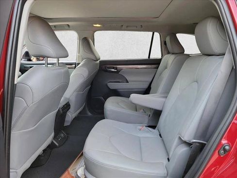 Used 2026 Toyota Highlander Platinum AWD/4WD image 11