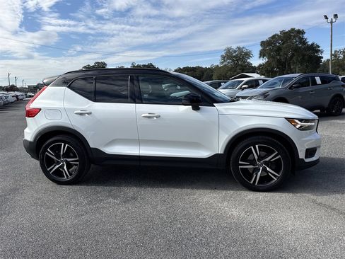 Used 2019 Volvo XC40 T4 R-Design image 6