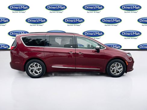 Used 2023 Chrysler Pacifica Limited FWD image 8