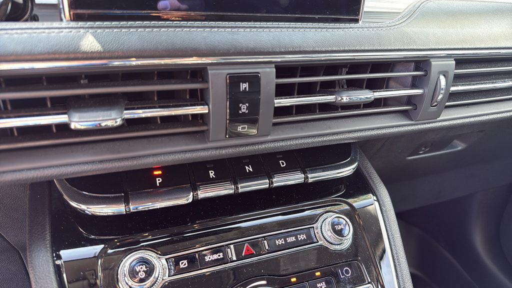 Used 2020 Lincoln Corsair AWD w/ Premium Package image 32