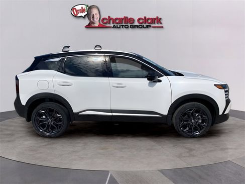 New 2026 Nissan Kicks SR w/ Cold Weather Package image 7