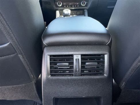 Used 2024 Mitsubishi Outlander SE image 22