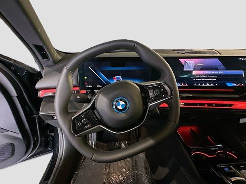 Used 2026 BMW i5 eDrive40 AWD/4WD image 11