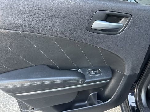 Used 2016 Dodge Charger SE w/ Power Sunroof Group image 12