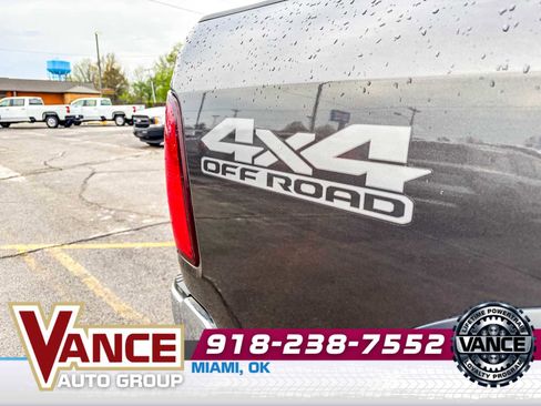 Used 2018 RAM 2500 Tradesman w/ Chrome Appearance Group image 11