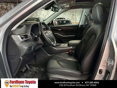Certified 2025 Toyota Highlander XLE AWD/4WD image 15