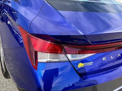 Used 2025 Hyundai Elantra SE FWD image 32