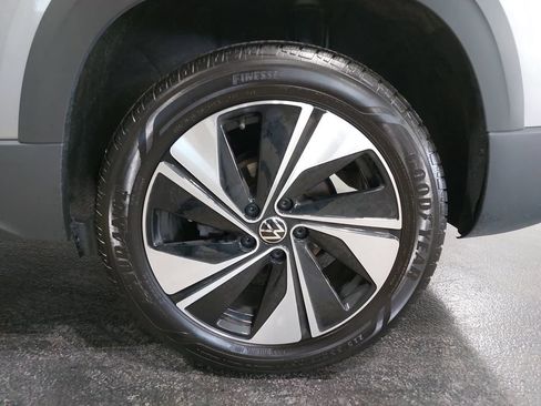 Used 2025 Volkswagen Taos SE AWD/4WD image 33