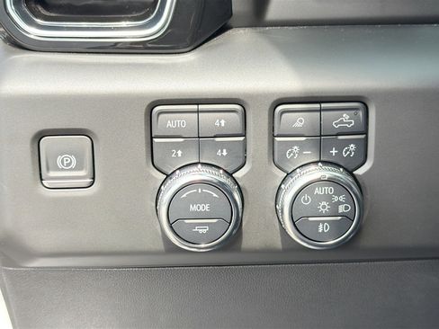 Used 2025 GMC Sierra 1500 Denali w/ Technology Package AWD/4WD image 34