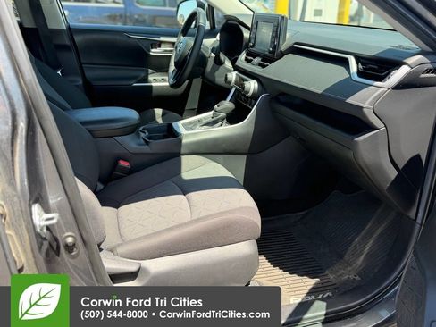 Used 2020 Toyota RAV4 XLE w/ XLE Grade Weather Package AWD/4WD image 5