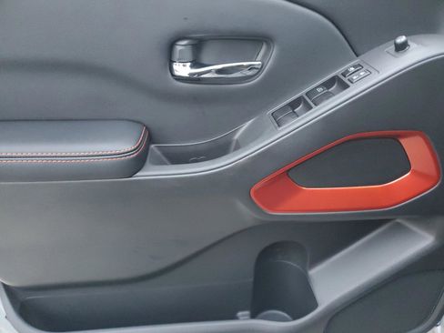 Used 2025 Nissan Frontier PRO-4X image 17